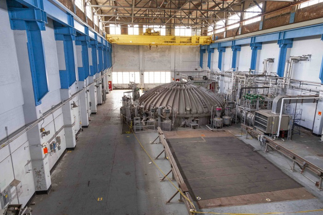 An interior view of Beta-1. The facility was decommissioned in 1947 and later supported research and development operations. In the 1980s, Beta-1 housed the Large Coil Test Facility, where Oak Ridge National Laboratory tested superconducting magnets. 