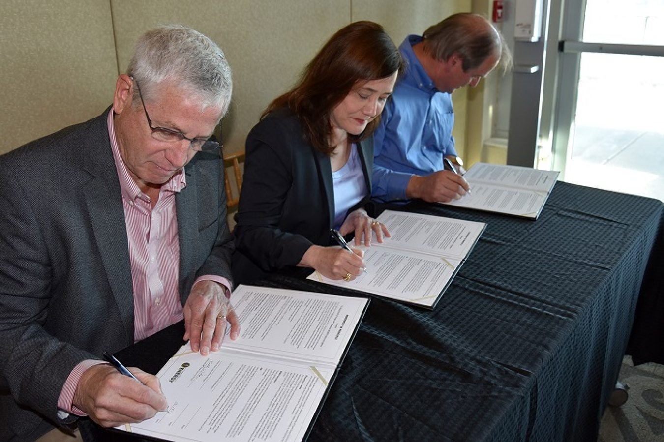 Oak Ridge National Laboratory Site Office Manager Johnny Moore sign an agreement that establishes the foundation to transfer more than 3,500 acres of scenic east Tennessee land from EM to the state of Tennessee.