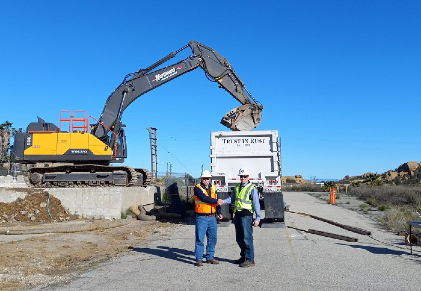 Josh Mengers, EM’s acting field manager at the Energy Technology Engineering Center (ETEC), right, shakes hands with California Department of Toxic Substances Control Engineering Geologist Bruce Garbaccio.