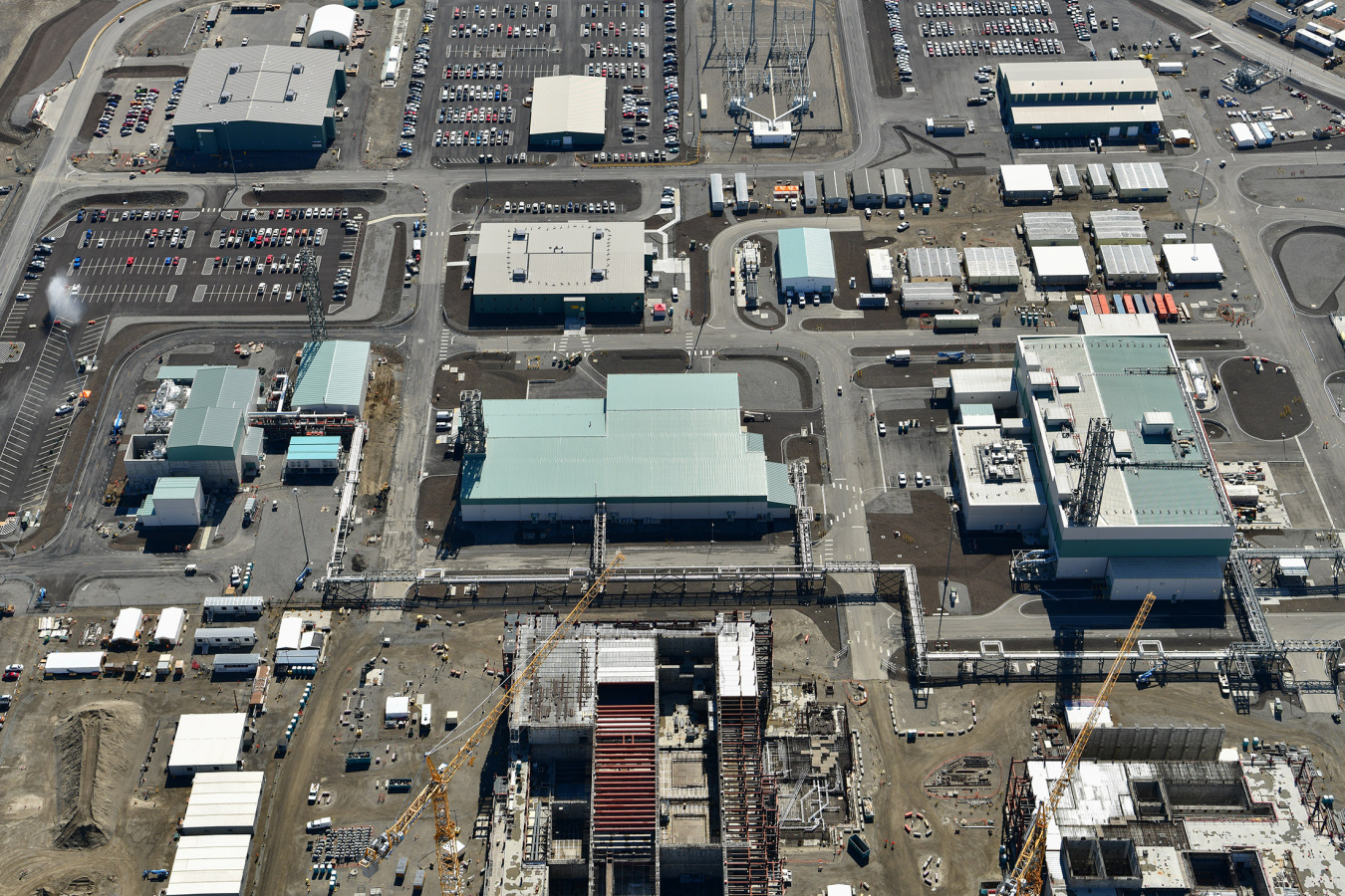 By the end of 2023, Hanford’s vitrification plant will be immobilizing tank waste in glass in the Low-Activity Waste Facility (center, right), supported by the plant’s Analytical Laboratory (center) and 14 support facilities (top). By the end of 2032, construction of the plant’s High-Level Waste Facility (lower right) will be completed, and cold commissioning will be underway.