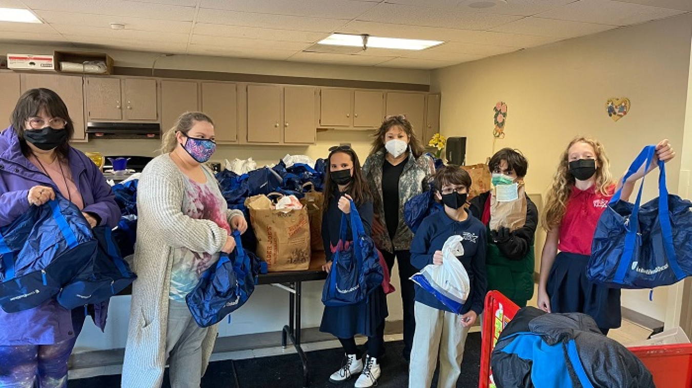 Students at Knoxville Jewish Day School organized and oversaw a project to support older and disabled residents in an apartment community following a fire. 