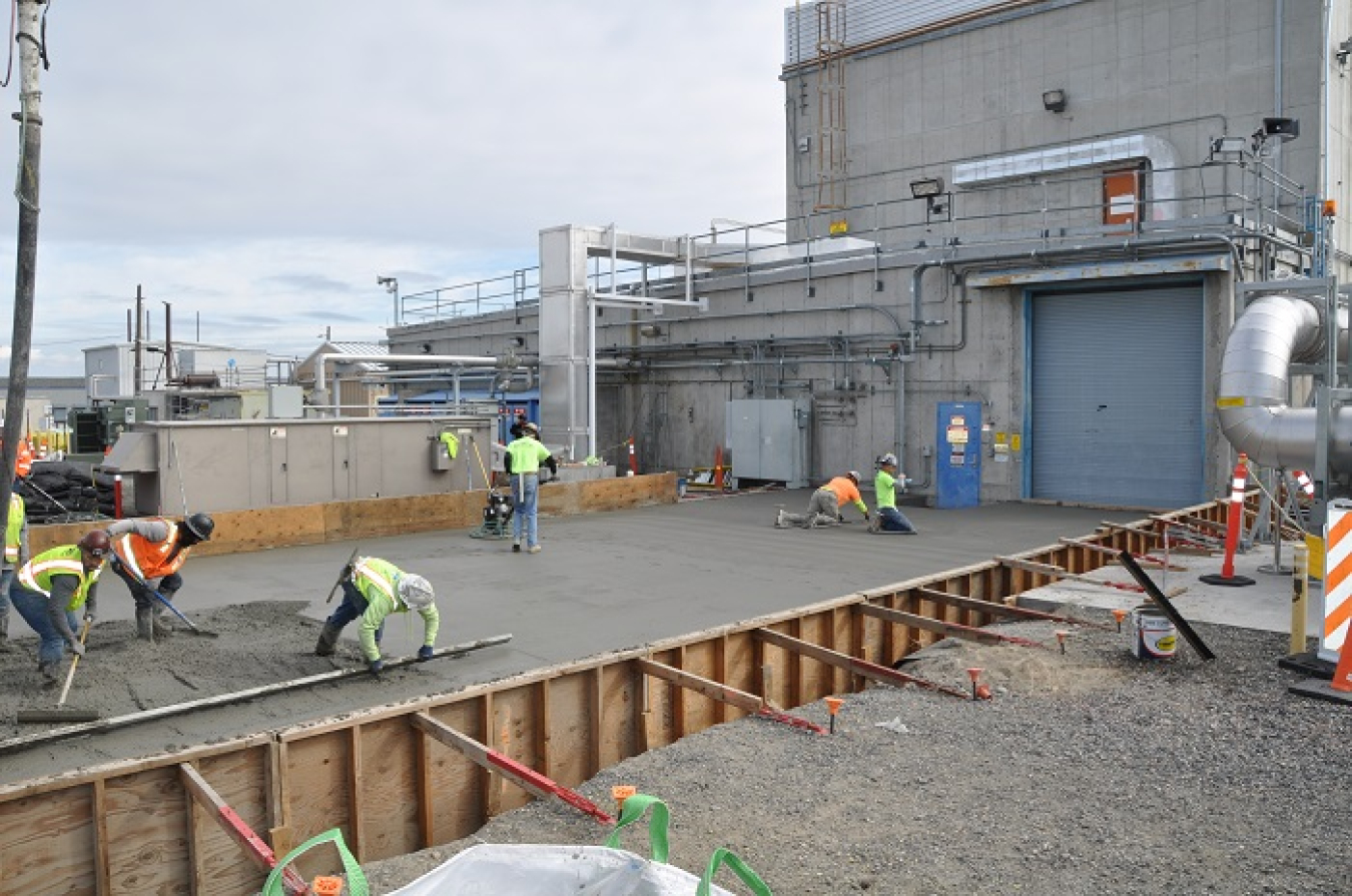 A new concrete transfer pad will support the movement of radioactive capsules from the Waste Encapsulation and Storage Facility to a nearby dry-storage area at the Hanford Site.