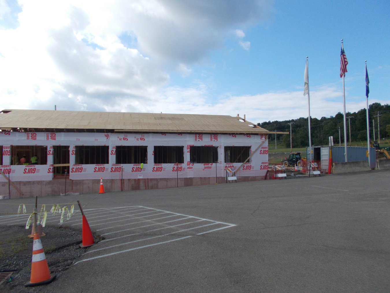 EM crews build a new security guard house at the West Valley Demonstration Project.