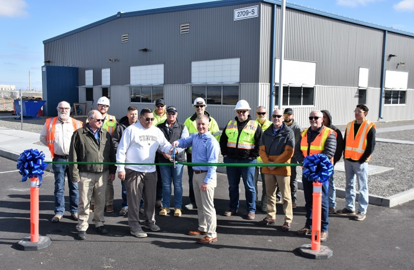 In front, from left, are Delmar Noyes, Office of River Protection assistant manager for Tank Farms Project; Ray Geimer, Hanford Laboratory Management and Integration general manager; and Wes Bryan, Washington River Protection Solutions (WRPS) president and project manager. They are joined, in back, by WRPS and Fowler General Construction workers at a recent ribbon-cutting for the 222-S Laboratory’s new office building.