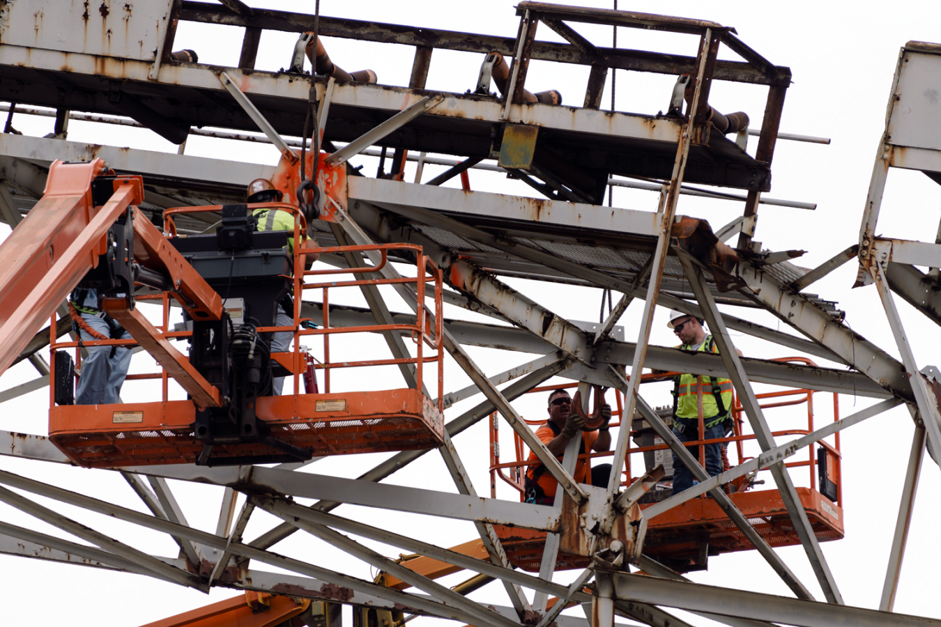 A team with Savannah River Nuclear Solutions mentor-protégé company CTI Associates works to dismantle a decades-old structure at the Savannah River Site for recycling.