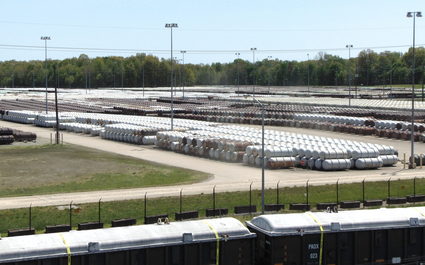 Gondola rail cars await loading of uranium-oxide cylinders at EM’s Paducah Site recently. Close to 70,000 cylinders of depleted uranium hexafluoride (DUF6) remain at the two former gaseous diffusion plants in Kentucky and Ohio. At the sites, DUF6 is converted to more stable forms for reuse or disposal. Uranium oxide is one of those coproducts.