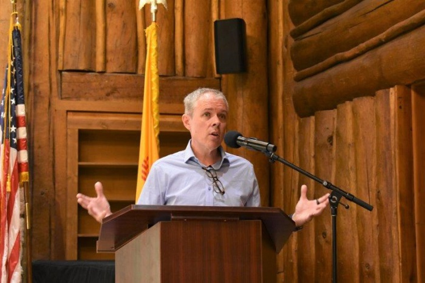 EM Senior Advisor William “Ike” White participated in the EM Los Alamos Field Office and Los Alamos cleanup contractor Newport News Nuclear BWXT Los Alamos quarterly public outreach meeting, the Environmental Management Cleanup Forum, “From Oppenheimer to Tomorrow,” in historic Fuller Lodge, during White’s recent visit to New Mexico.