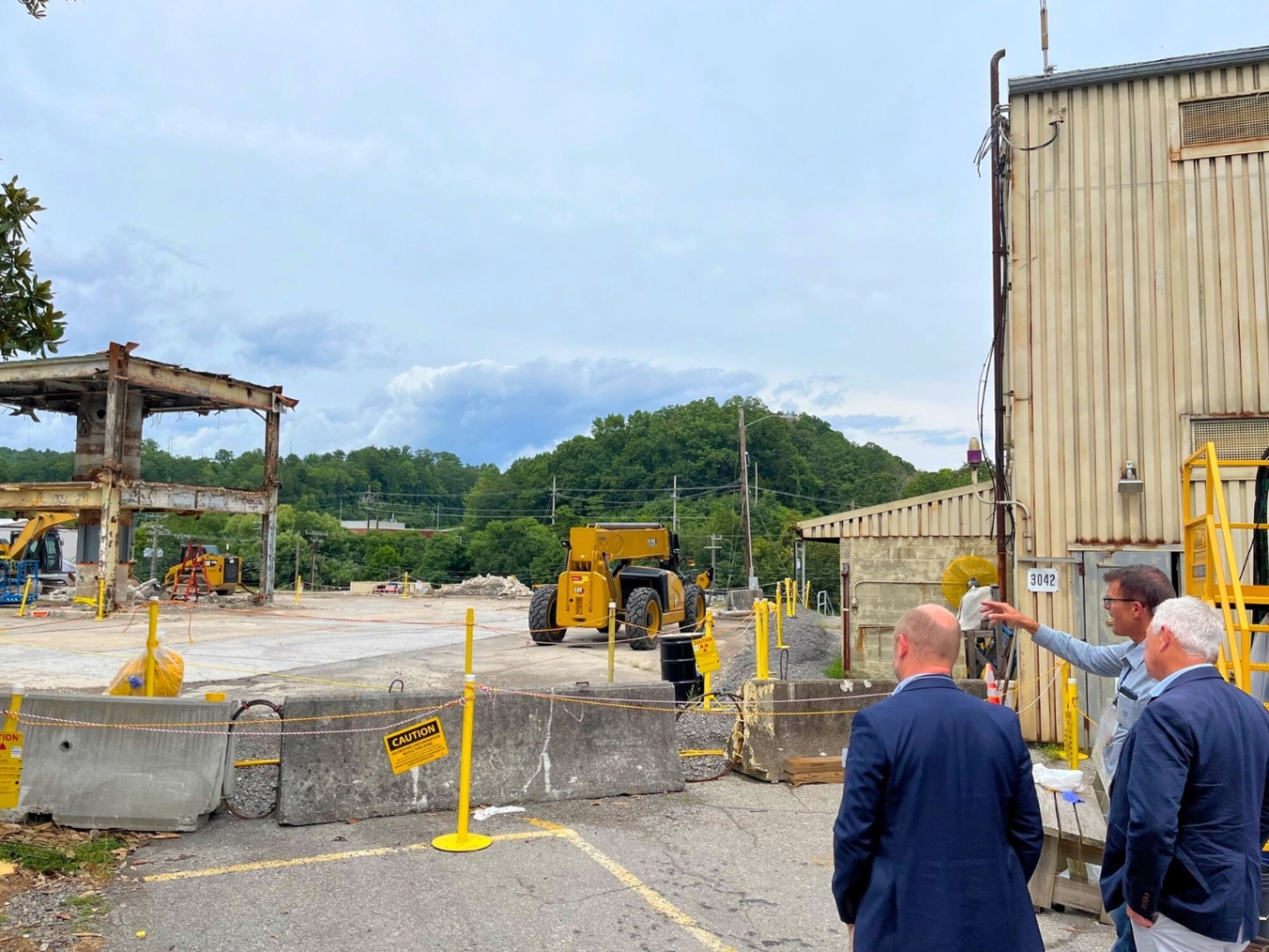Larry Brede, UCOR cleanup manager, far right, shows Alan Cumming, center, and Gareth Taylor with the United Kingdom’s Nuclear Decommissioning Authority how crews approach demolition on the Low Intensity Test Reactor at Oak Ridge National Laboratory — an EM 2023 priority project.