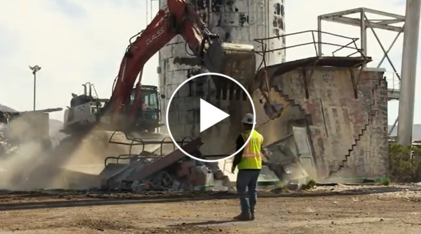 Building demo with play button