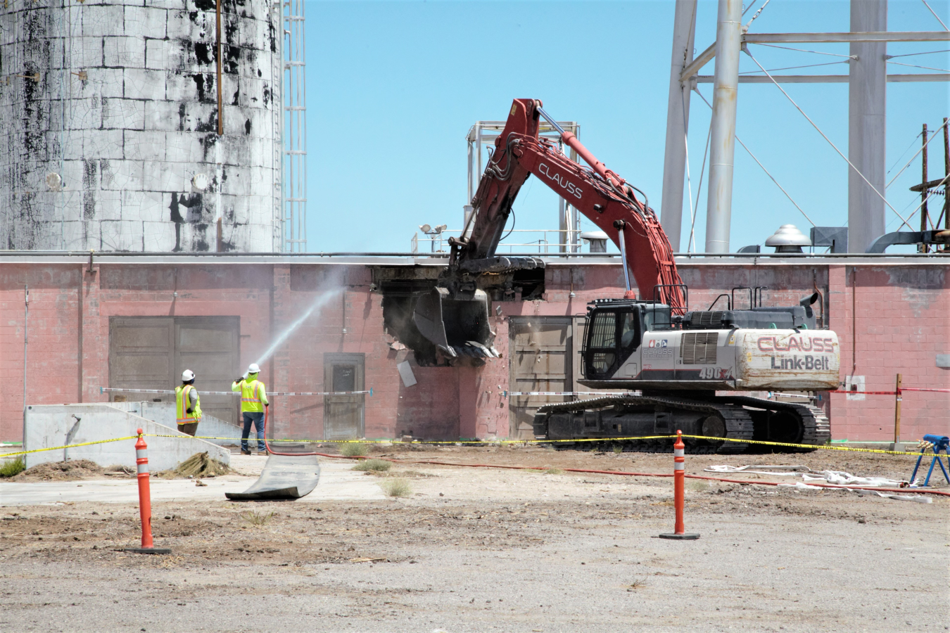 Crews demo Building 3220