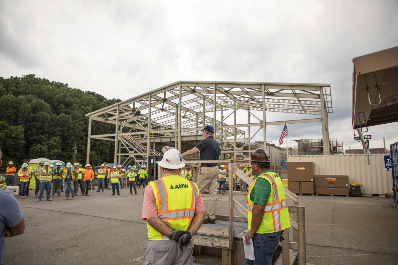 Oak Ridge Manager speaking to construction crews