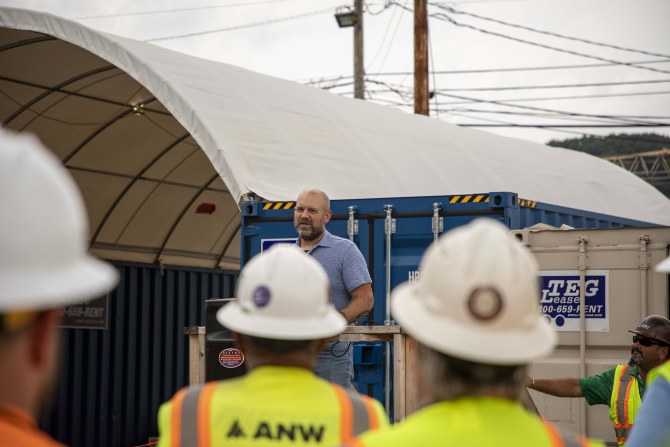 Union Director Addresses Construction Crew