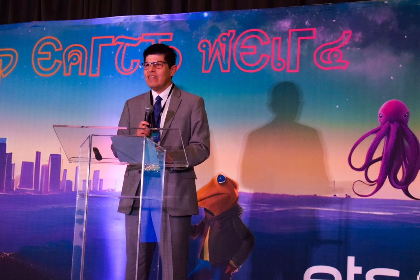 Ed Rios presents at EnergyTech Up 2023 competition.