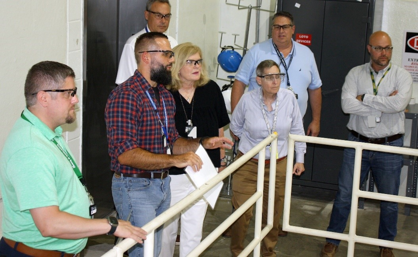 Group tours DUF6 Facility
