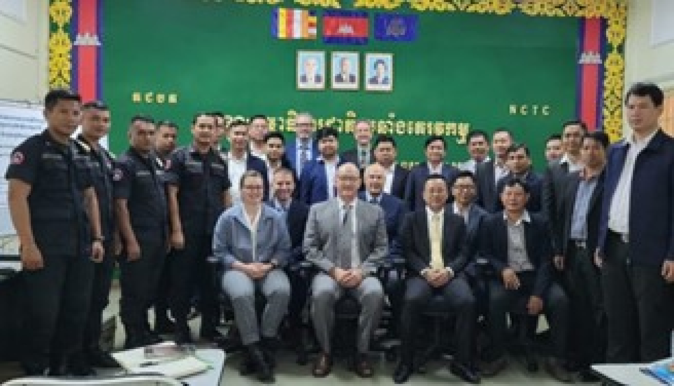 A photo of more about 20 U.S. and Cambodian officials.