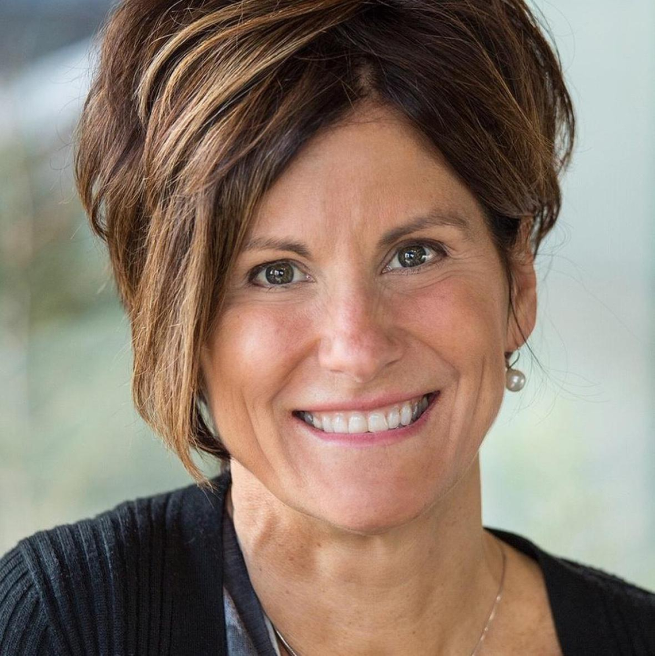 Mary Powell Headshot