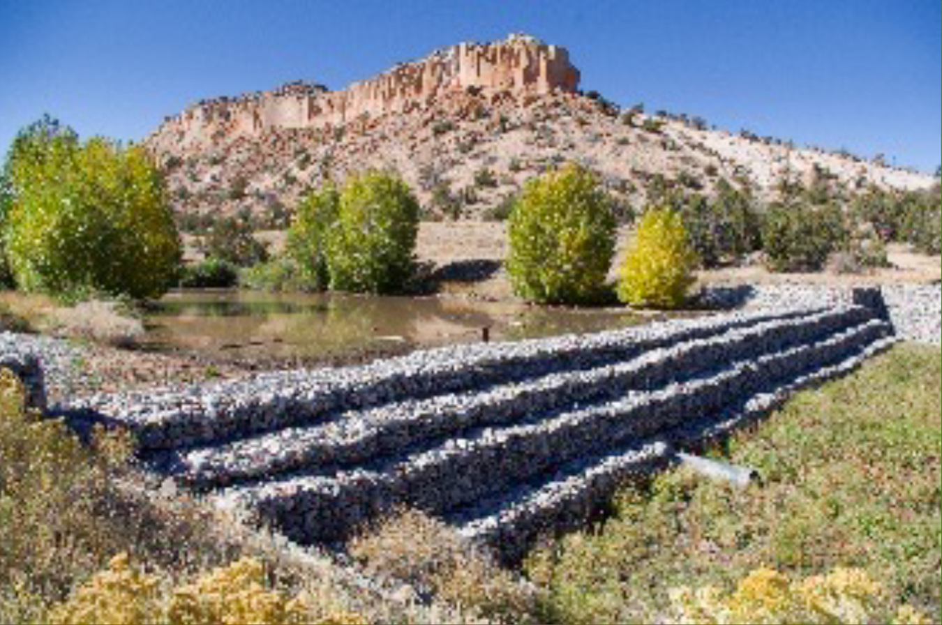 A low-head weir for storm water at Los Alamos