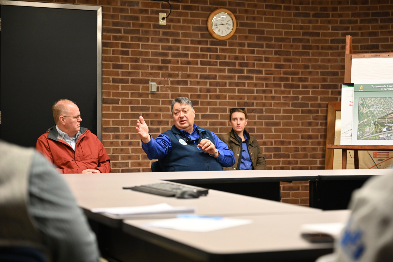 LM Director Carmelo Melendez speaks with U.S. Army Corps of Engineers, the Town of Tonawanda, and the New York State Department of Environmental Conservation.