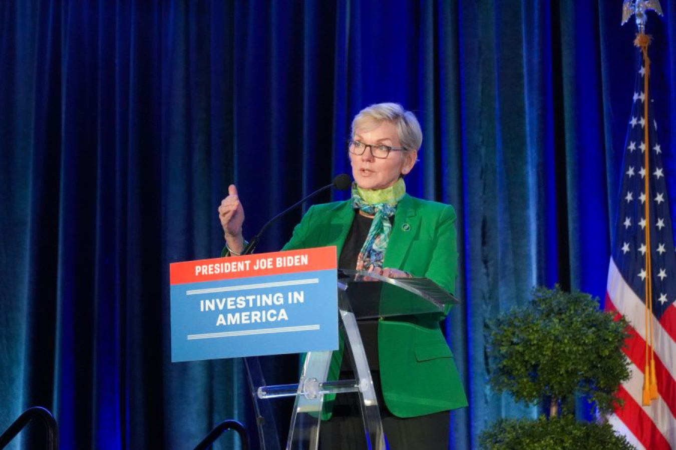 Secretary Granholm announces results of the PR100 study in San Juan.