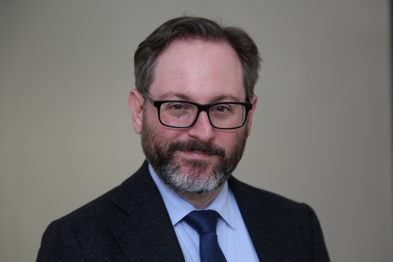 A headshot of Avi Shultz