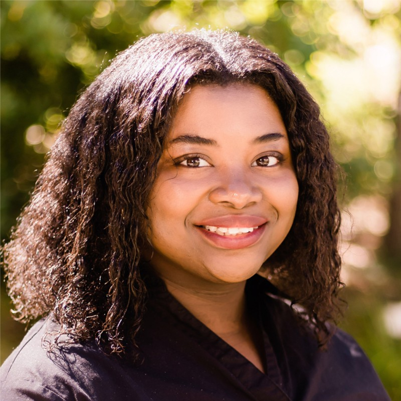 A headshot of Rachel Iweka outside