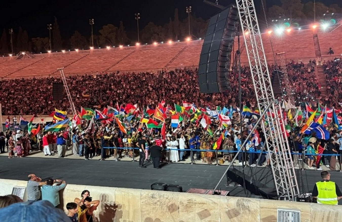 First Global Crowd