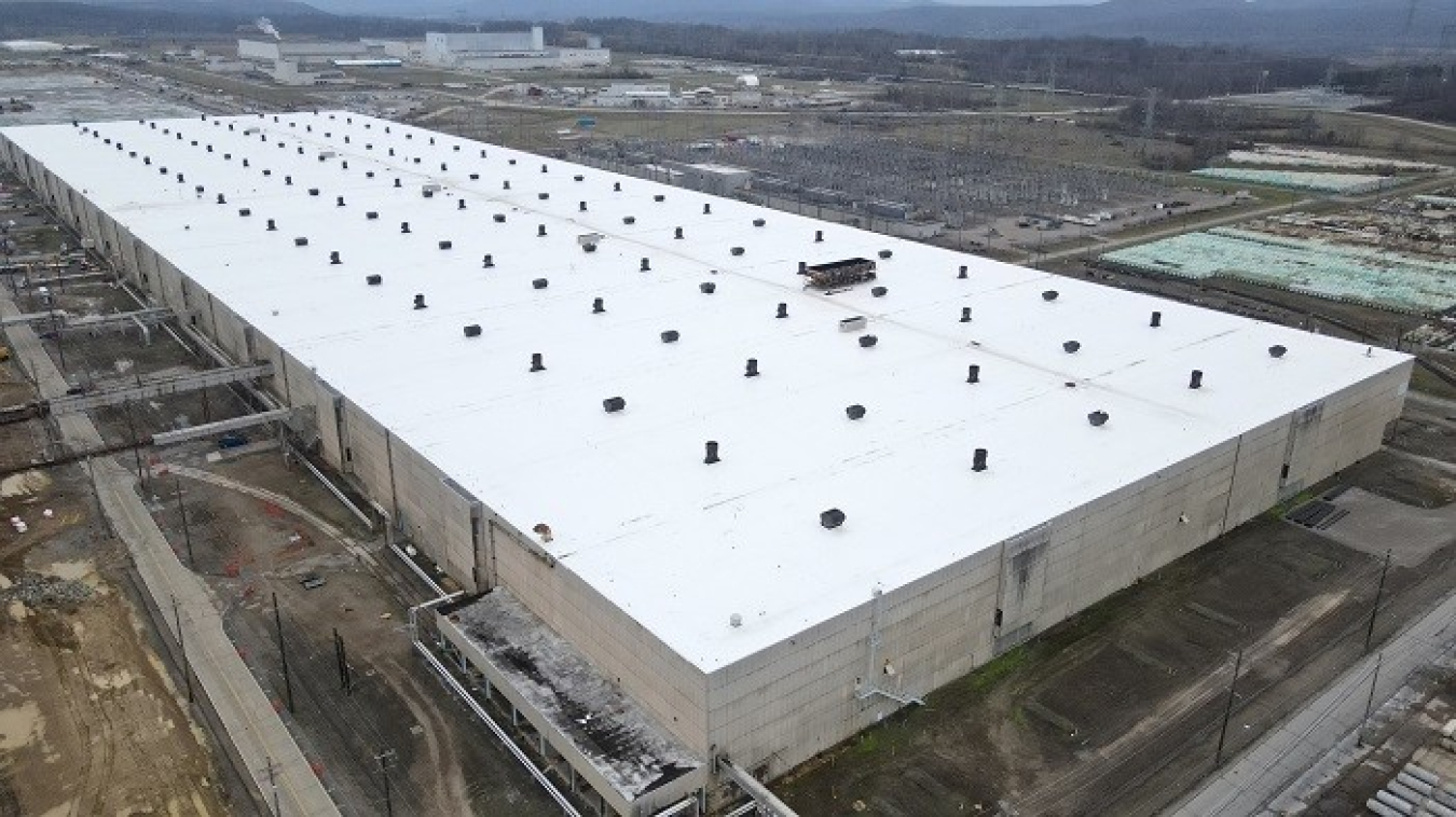 Crews replaced the roof of the X-330 Process Building before completing deactivation of the facility late last year.