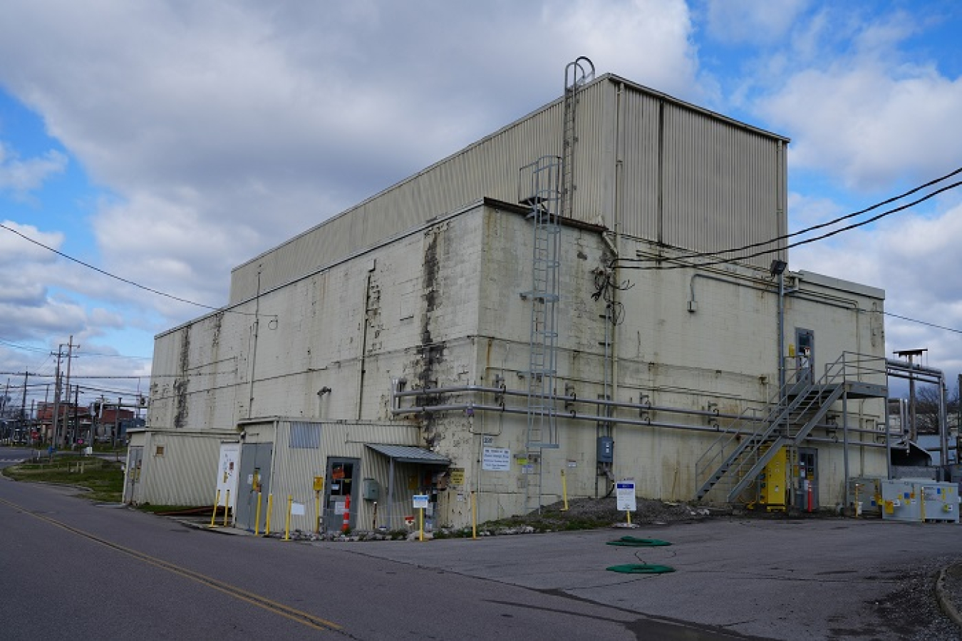 Photo of the former Fission Production Development Lab at Oak Ridge National Laboratory.