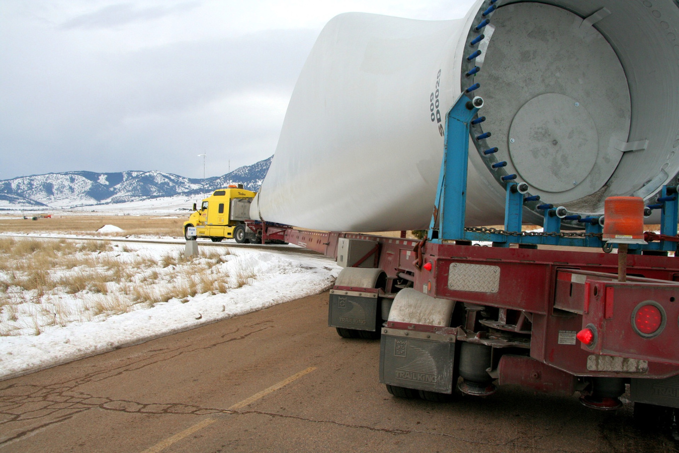 A wind turbine blade on a truck