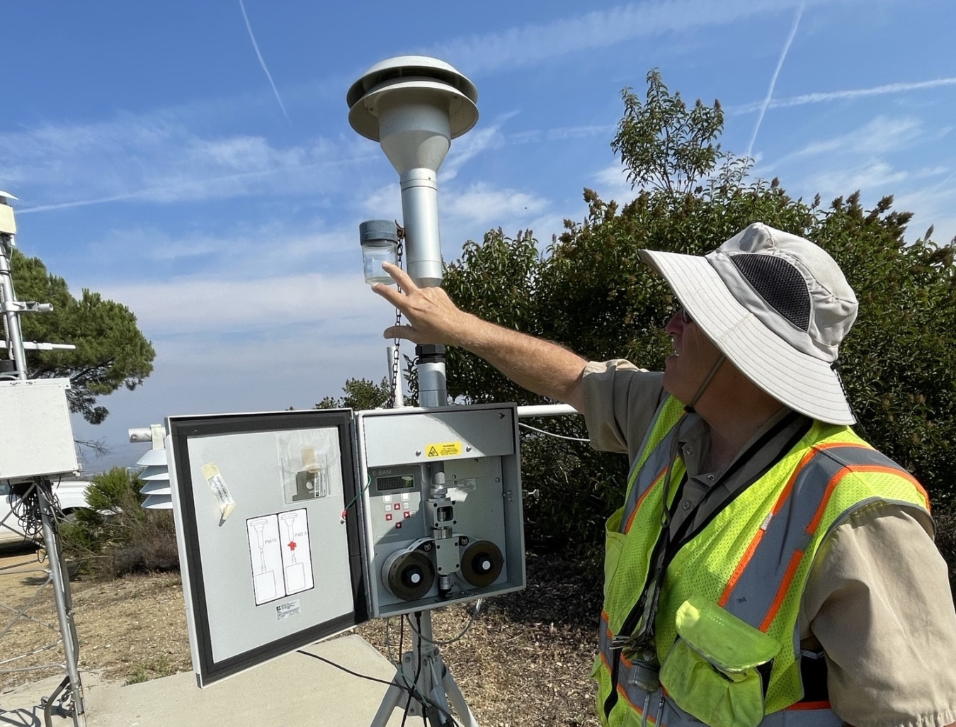 Stewart Williford explains how air monitor works