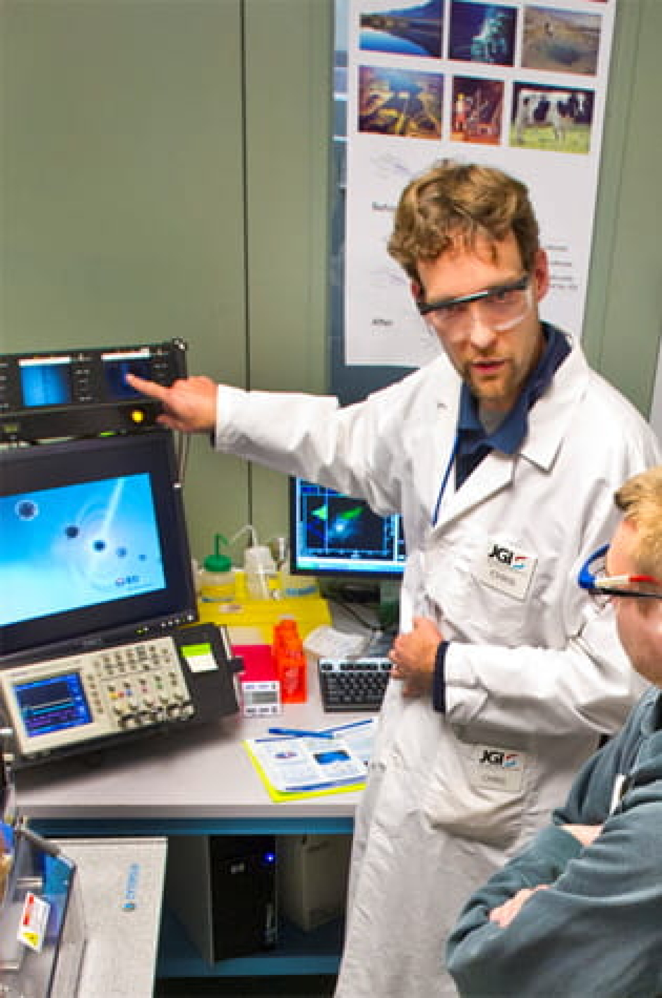 Study first author Chris Rinke shows off the DOE JGI's single-cell genomics capabilities during the annual Genomics of Energy & Enviornment Meeting.