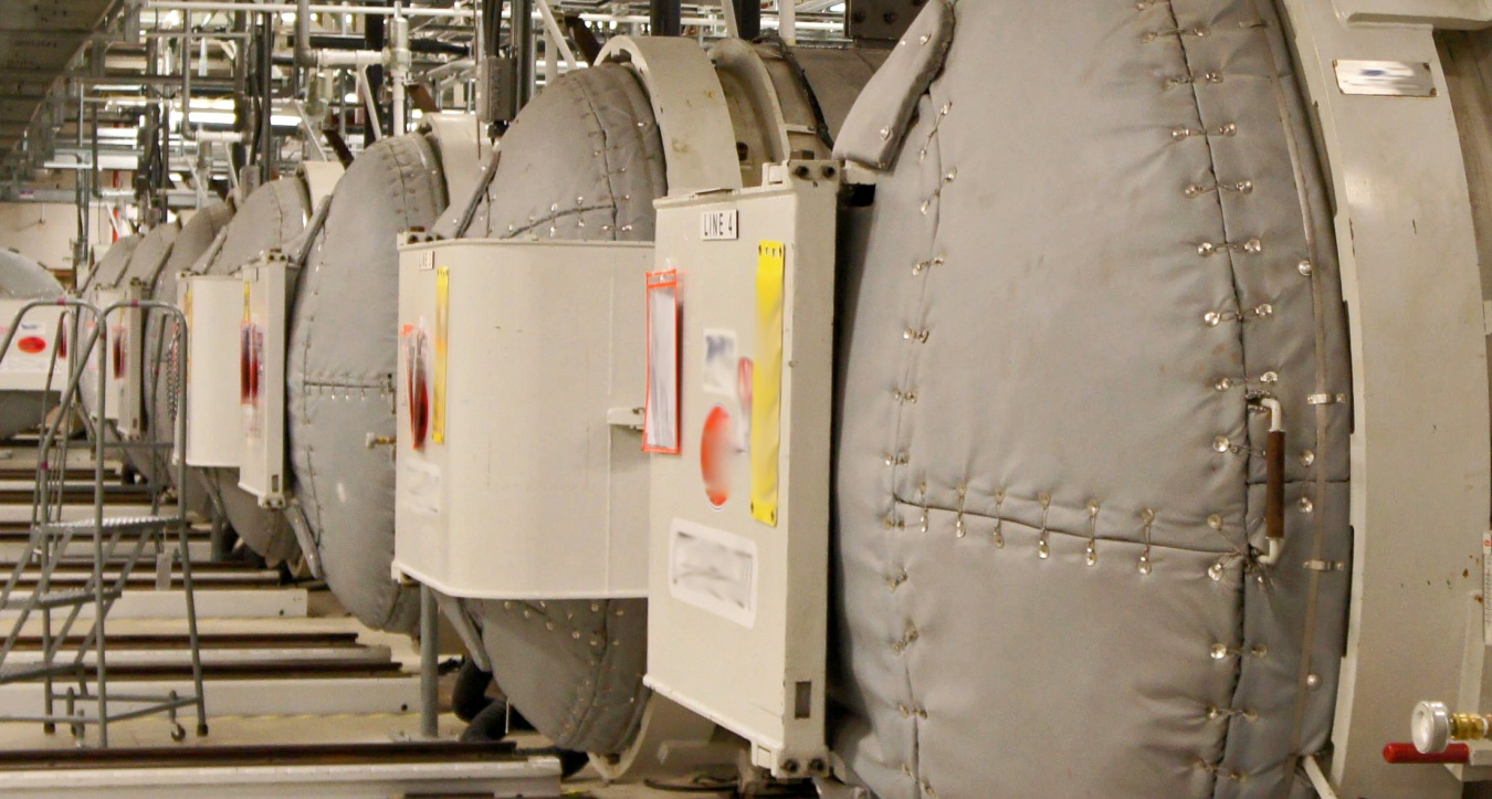 Photo of large equipment involving used nuclear fuel. 