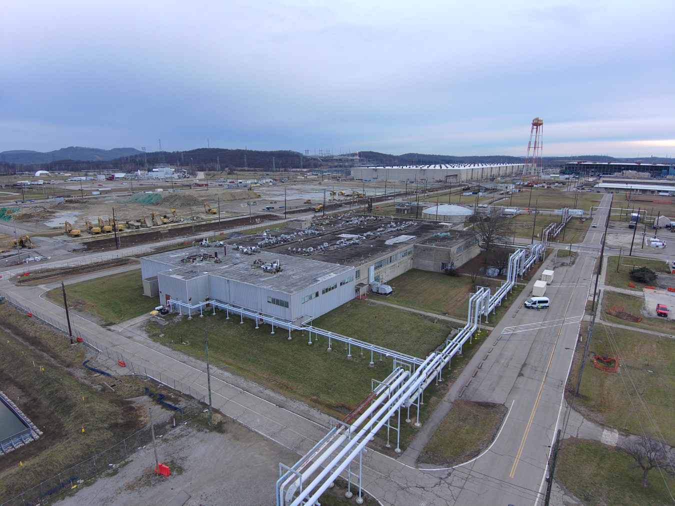 Aerial view of a large facility building at the Portsmouth Site