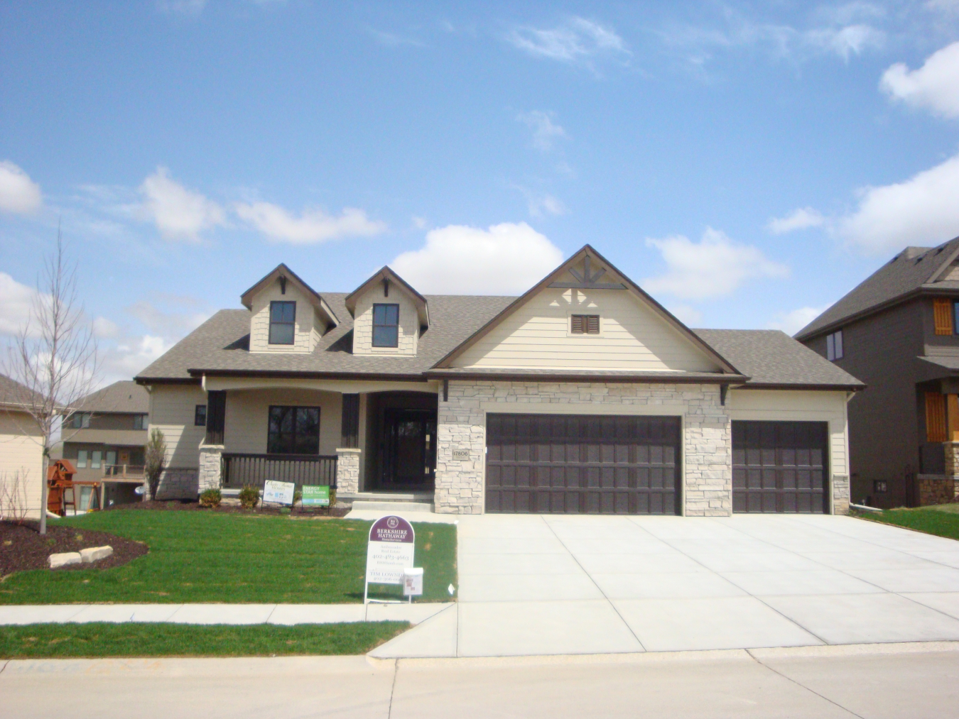 Exterior photo of Charles Thomas Homes, Anna Model, Omaha, NE.