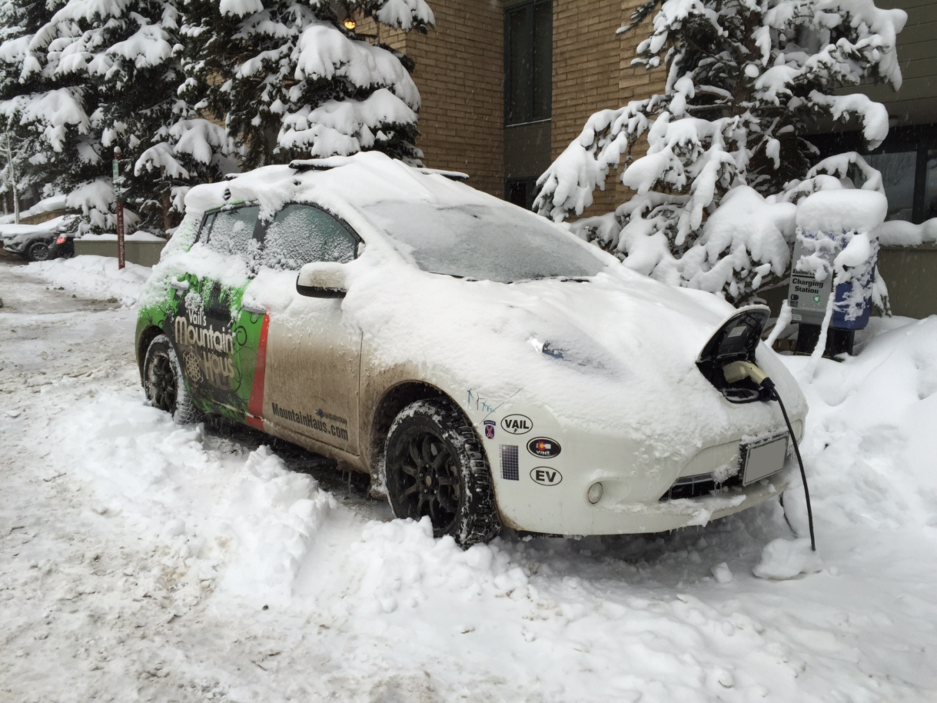 EV in the Snow: 4 Tips to Improve Electric Vehicle Battery Range this Winter