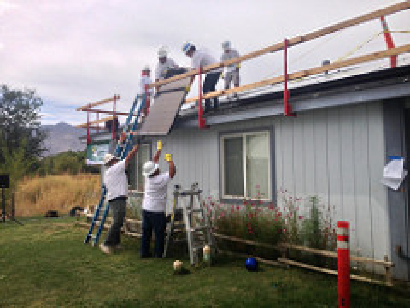 Fig. 2 Bishop_paiute_GRID_solarthon_0915_KP.jpg