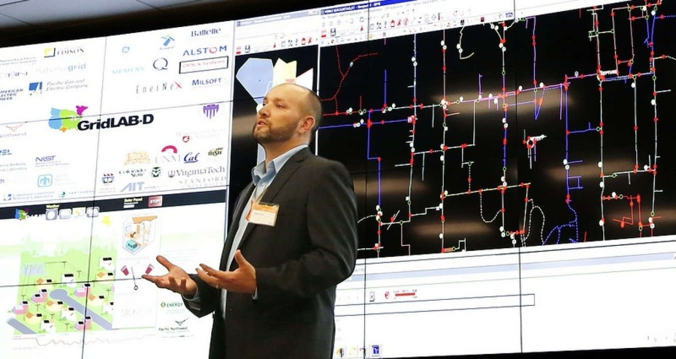 PNNL researcher Jason Fuller described PNNL power grid research at the new Systems Engineering Building.  Courtesy of Pacific Northwest National Laboratory.