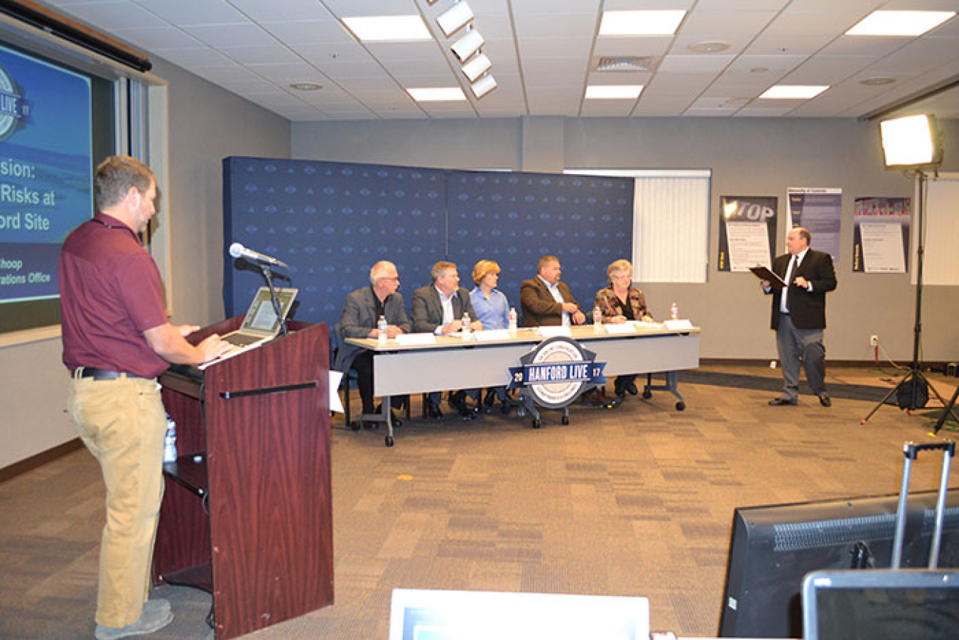 Hanford Live photo_700 pixels.jpg