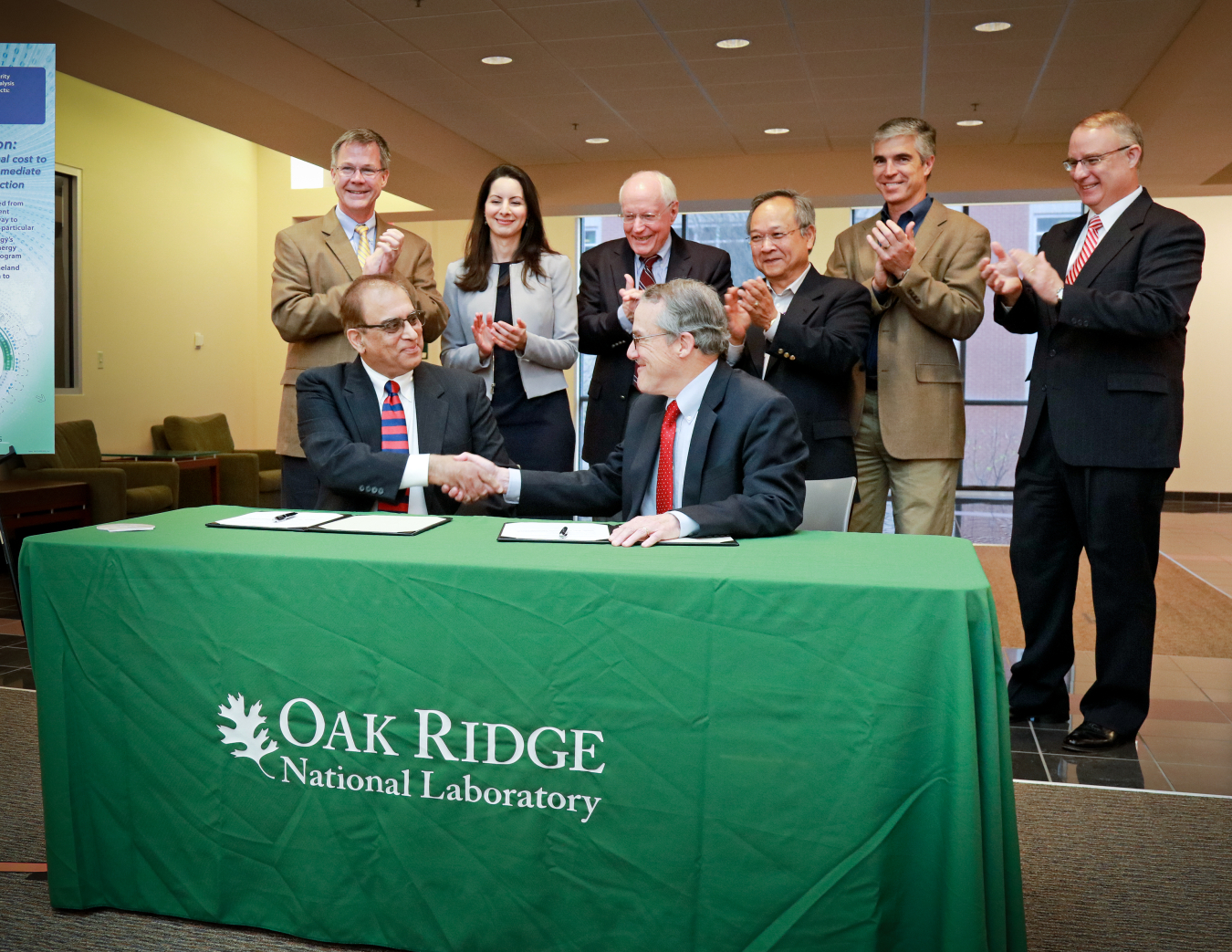 ORNL-Lenvio_tech_license_signing_ceremony2.jpg