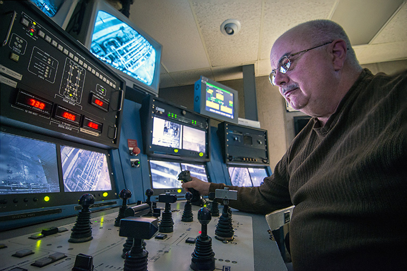 Steven-Thomas-Crane-Operator-2_756px.jpg