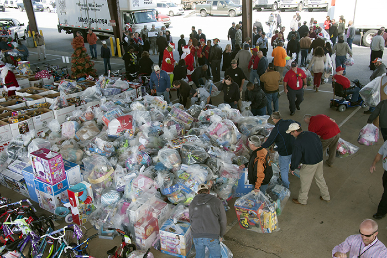 Toys for Tots 2016_700 pixels.jpg