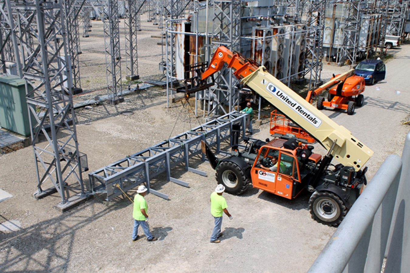 Truss Installation 2_700 pixels.jpg