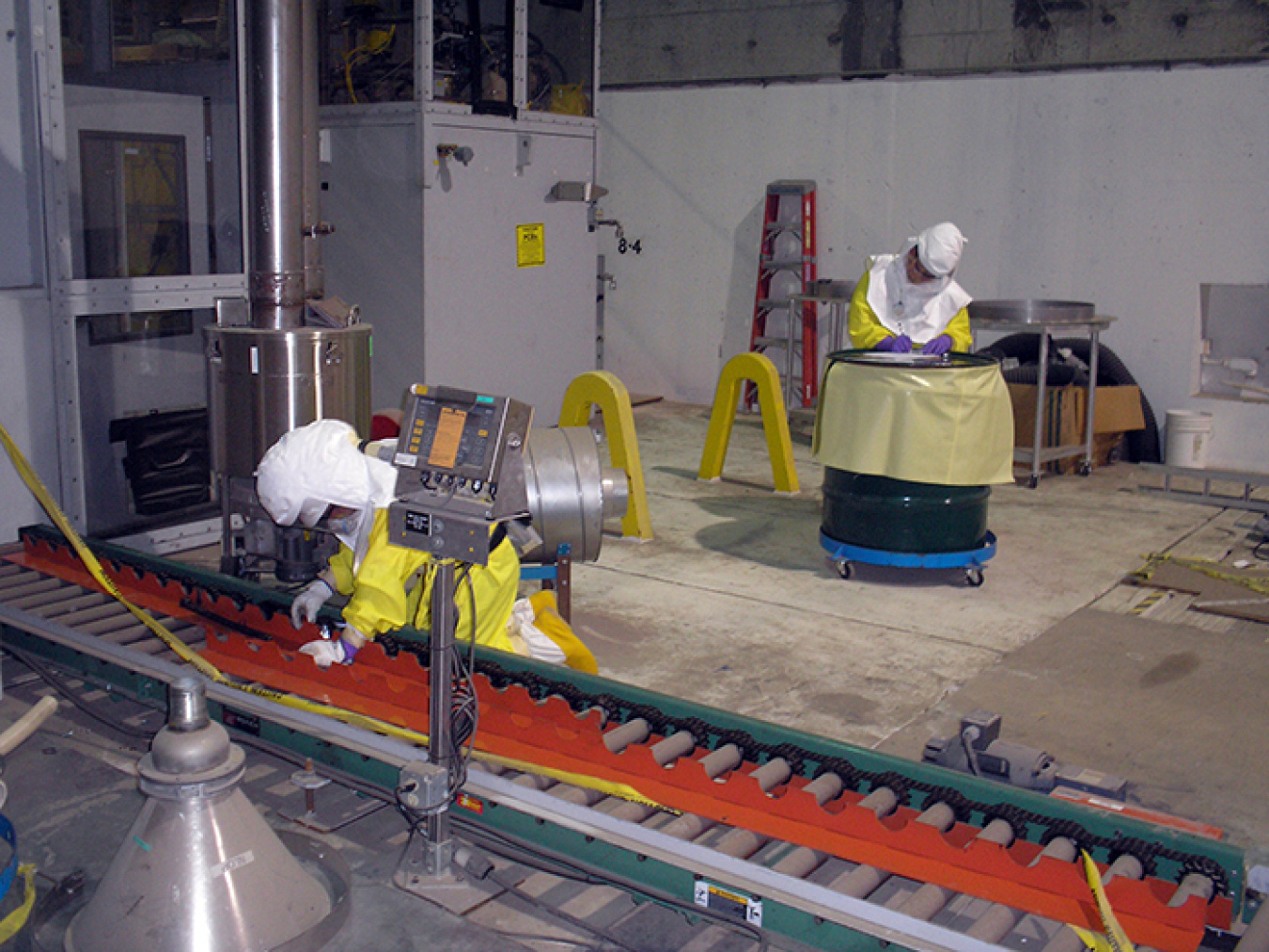 Workers in T plant_700 pixels.jpg