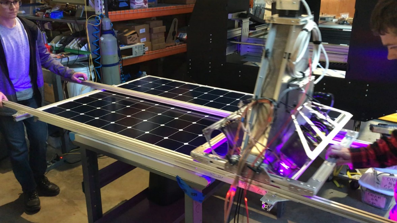 The first prototype of the non-contact scanner