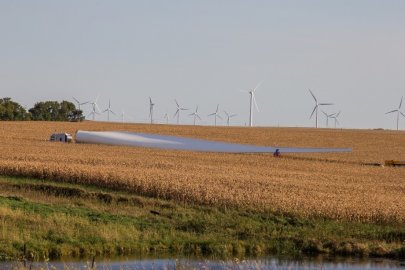 Innovative Carbon Fiber Materials Enable Longer Blades, Greater Energy Capture than Traditional Fiberglass