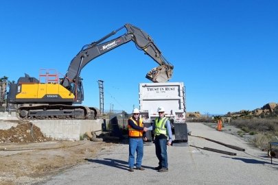 Josh Mengers, EM’s acting field manager at the Energy Technology Engineering Center (ETEC), right, shakes hands with California Department of Toxic Substances Control Engineering Geologist Bruce Garbaccio.