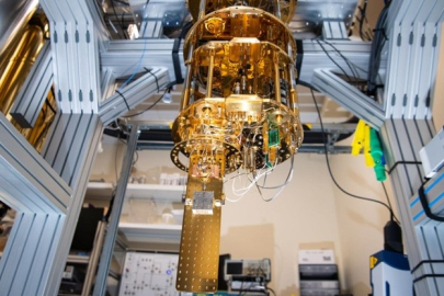 Dilution refrigerators keep superconducting qubits cold.