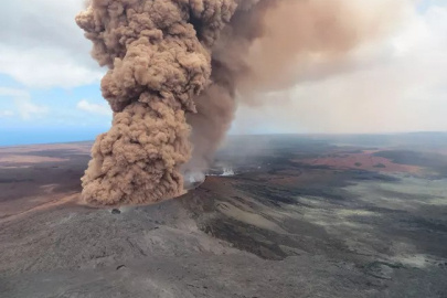 The AI model in this research predicts ground motion from signals in the seismic data. Researchers used the model to analyze signals from the collapsing magma chamber beneath the Kīlauea volcano on the island of Hawaii during the 2018 eruption.