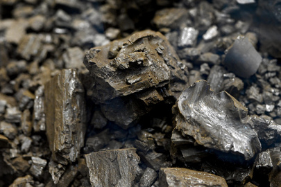 Close-up shot of dark grayish-brown salt crystals for nuclear reactor fuel.