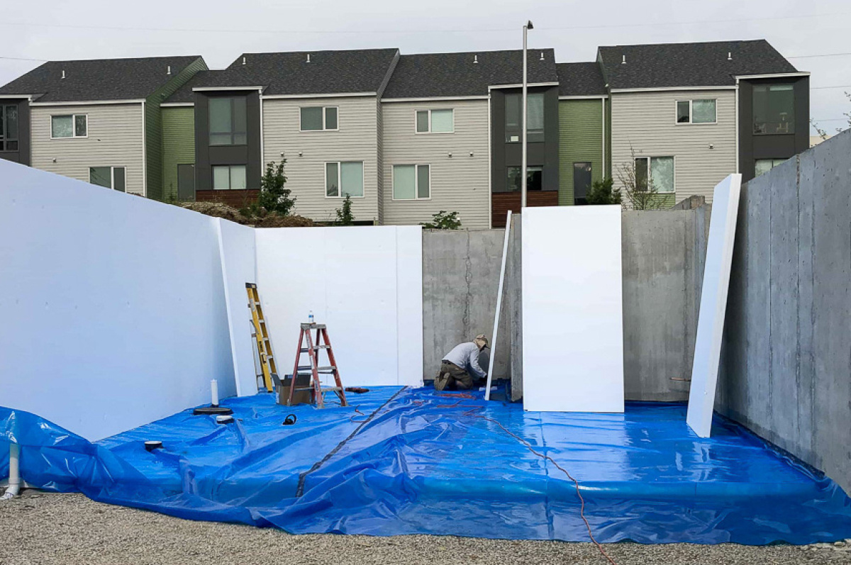 Kala Performance Homes built this 2,901-square-foot custom home in Kansas City, Missouri, to the high performance criteria of the U.S. Department of Energy’s Zero Energy Ready Home (ZERH) program.